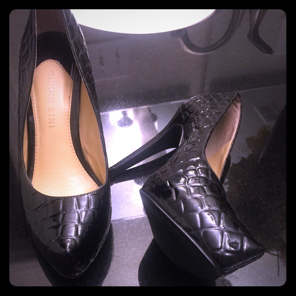 Black Pumps